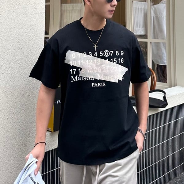 セレブ多数愛用メゾン マルジェラ 偽物 ナンバリング MM6 ロゴ Tシャツ 3色 Mab30548